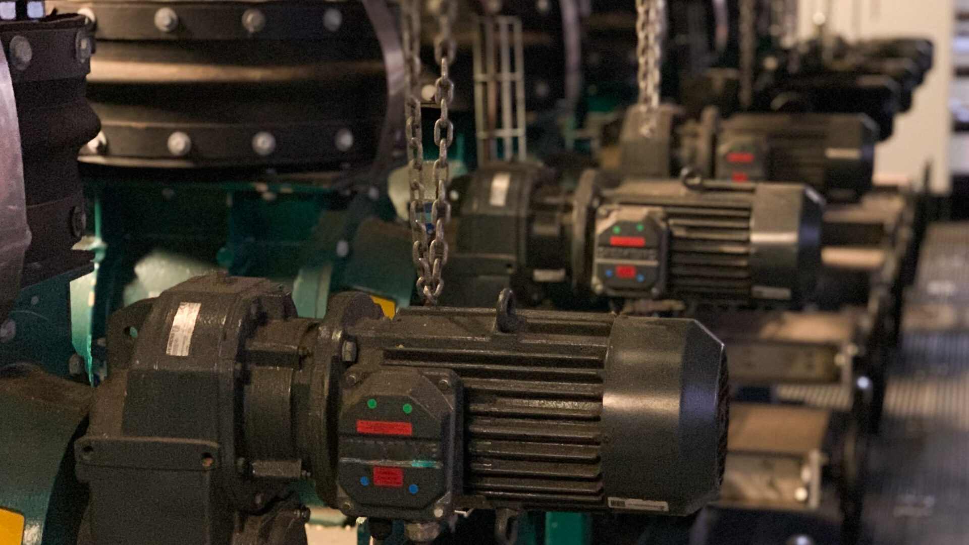 Many rotary valves in a row.