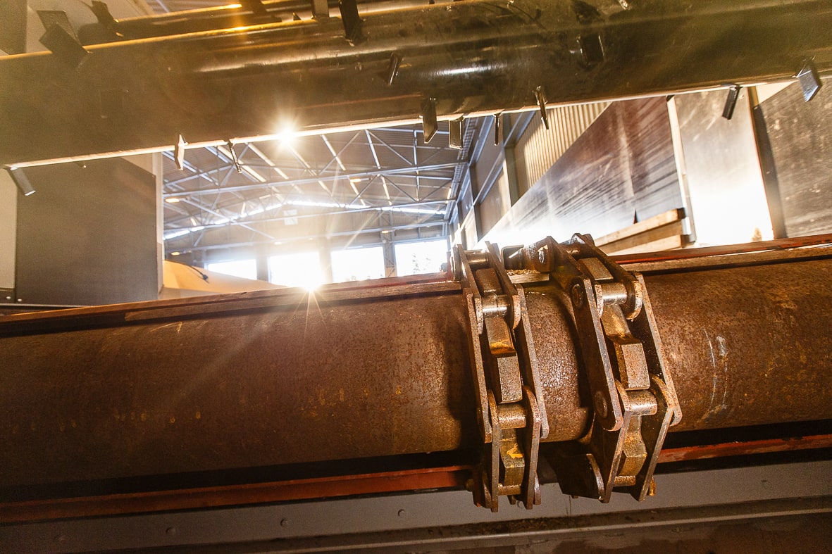 Plant strength analysis and service life assessment are done for chain conveyors.