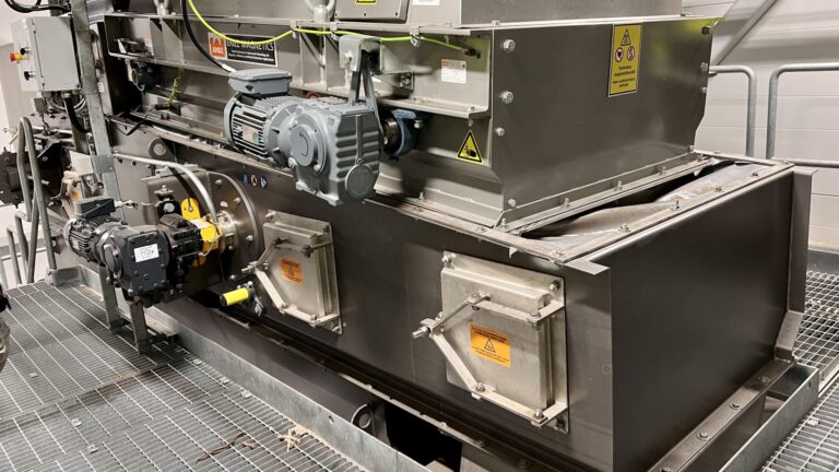 Gray metal separator from bulk material.