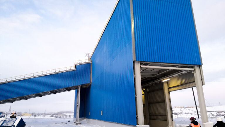 Blue loading system for train and industrial minerals.