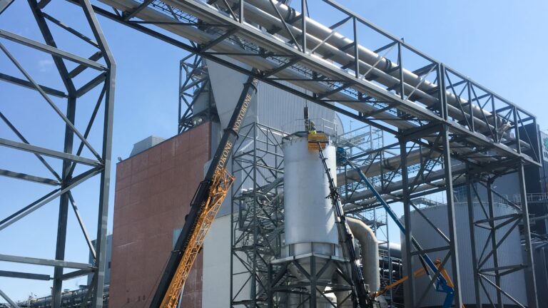 Lime dust silo constructions.