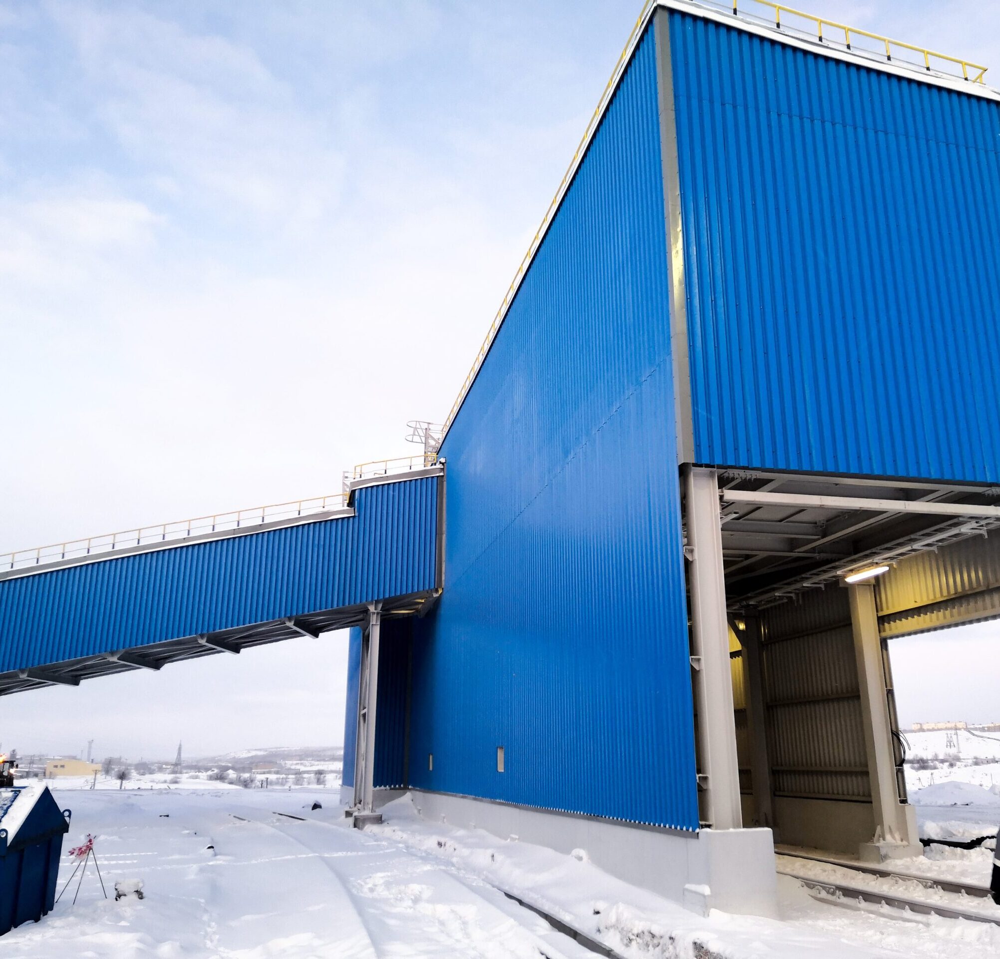 Blue loading system for train and industrial minerals.